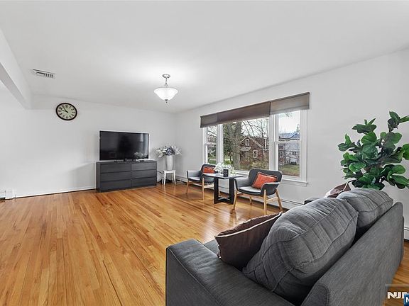 5th image of 116 Woodland Ave
