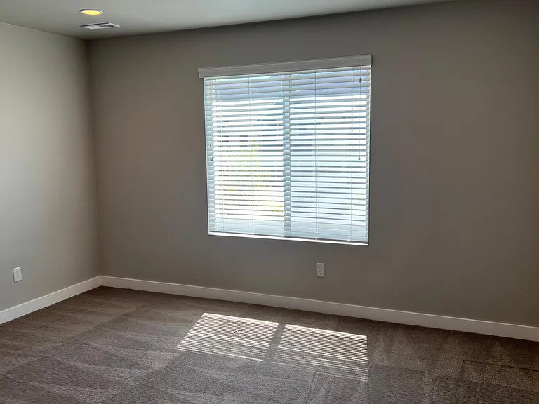 1053 W Painted Horse Ln — Photo 10