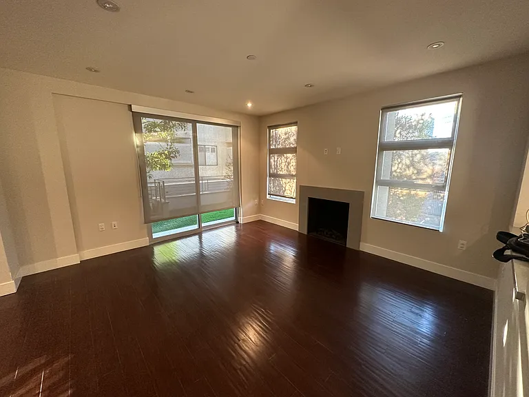 1666 Greenfield Ave #102 — Photo 8