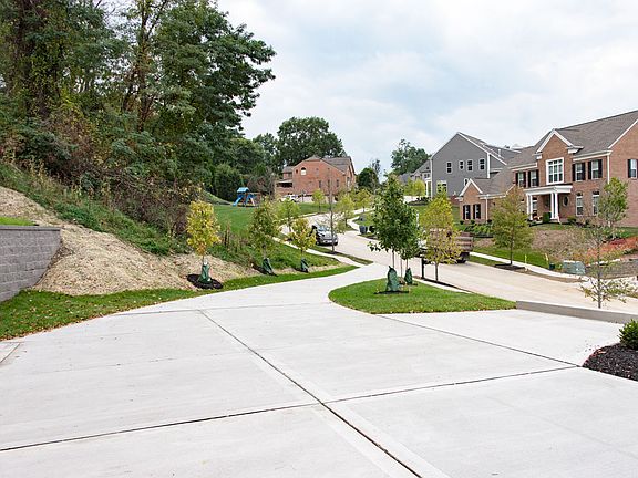 4th image of 695 Country Club Dr