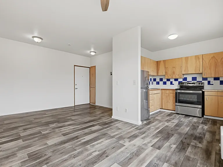 Abbottsford Apartments — Photo 133
