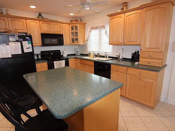 3rd image of 222 39th St #West