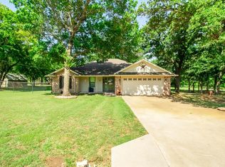 115 Pleasant Oaks Ln, Springtown, TX 76082