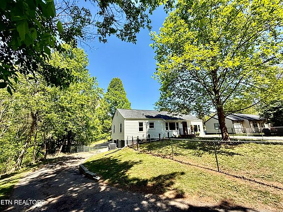5th image of 1110 Scott Rd