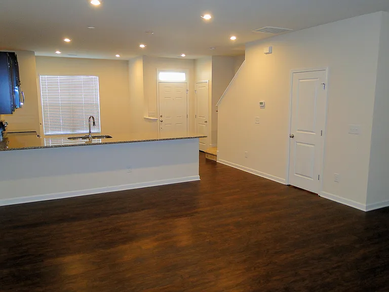 8814 Commons Townes Dr — Photo 5