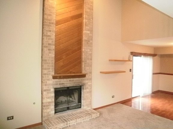 3rd image of 15544 Whitehall Ln