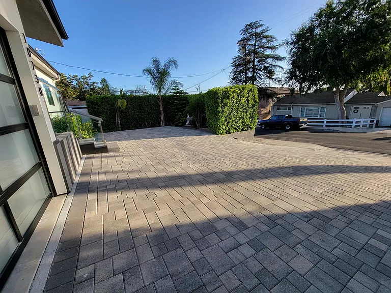 10730 Helendale Ave — Photo 4