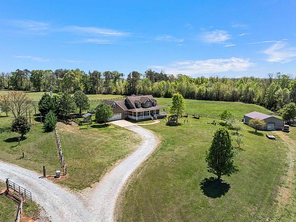 3rd image of 510A Cole Rd