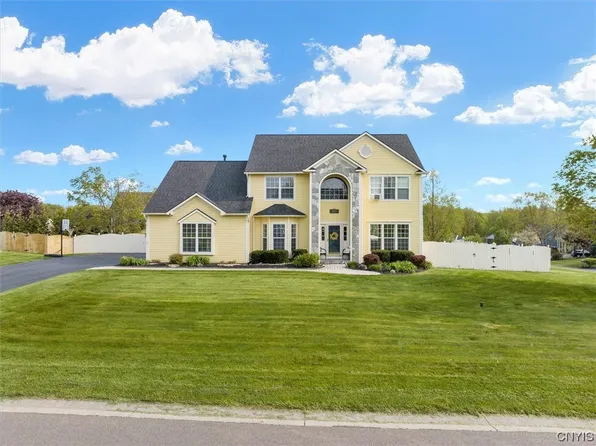 8875 Kilkenny Dr, Baldwinsville, NY 13027