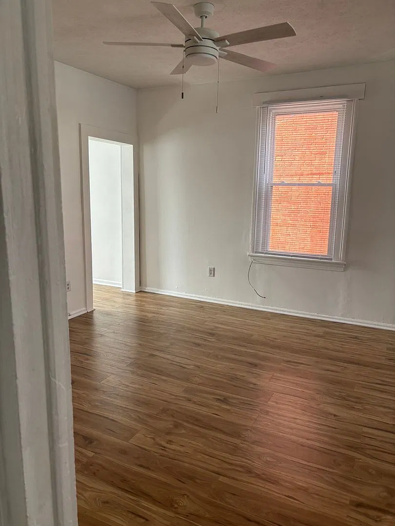 814 W Beverley St — Photo 2