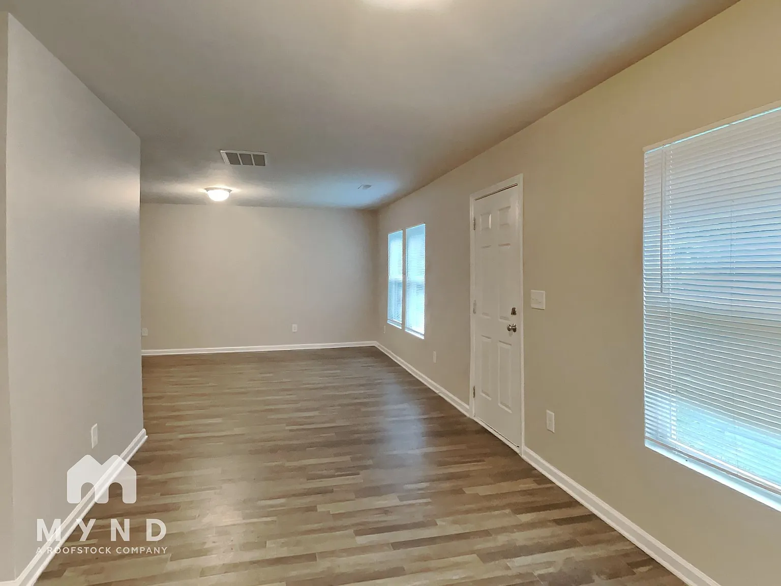 4 bed, 2.5 bath, 2217 sqft, $2,065 — Photo 3