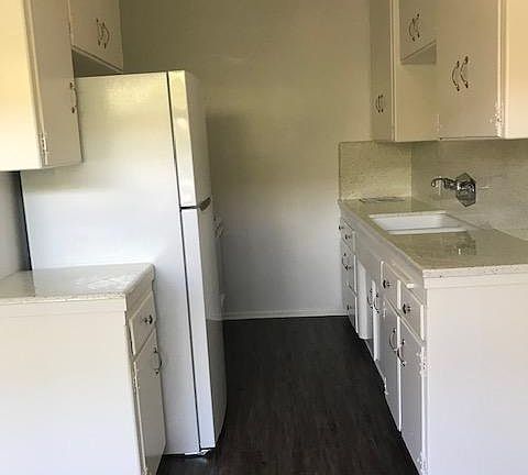 3rd image of 953 6th St APT 8
