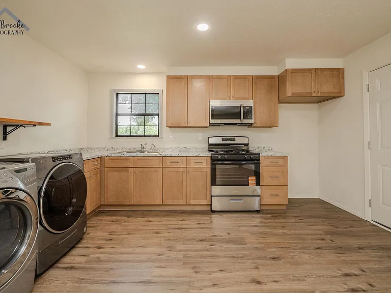 1643 Best Blvd — Photo 9