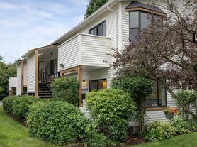 5237 Fauntleroy Way SW