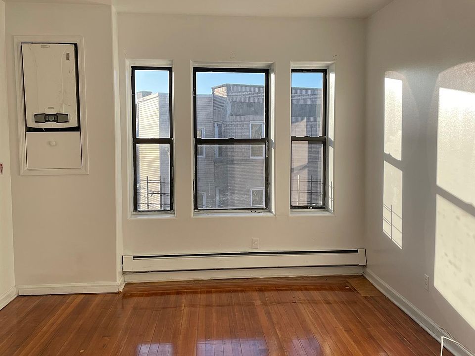 1st image of 82 Saint Andrews Pl #4E