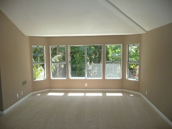 4th image of 456 S Laureltree Dr