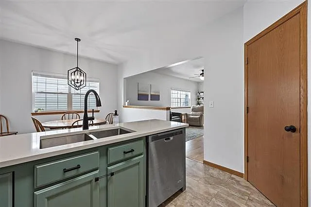 2808 Irving Ave — Photo 13