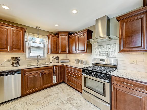 5th image of 13041 Meadowview Ln