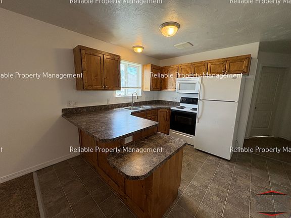 4th image of 1430 Cambridge Dr APT 1