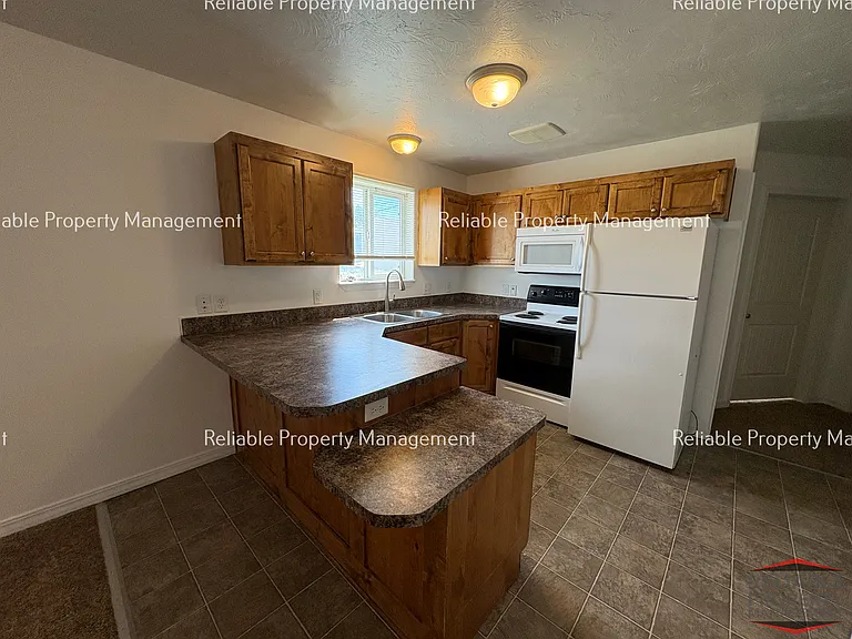 1430 Cambridge Dr #1 — Photo 4