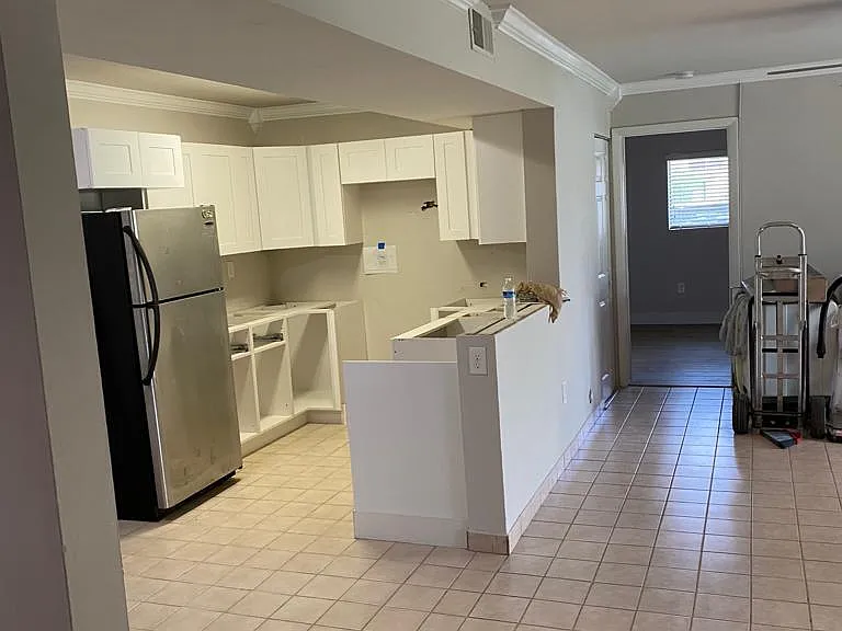 450 Palm Cir W #103 — Photo 1