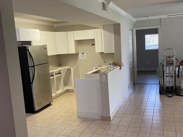 450 Palm Cir W APT 103