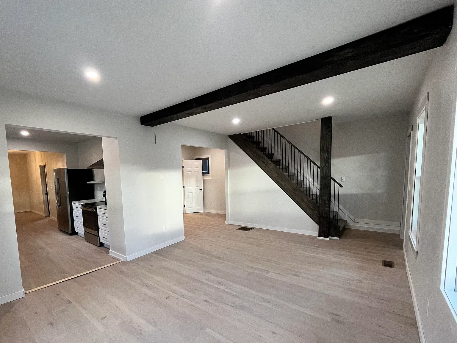 4 bed, 2.5 bath, 2256 sqft, $2,100 — Photo 2