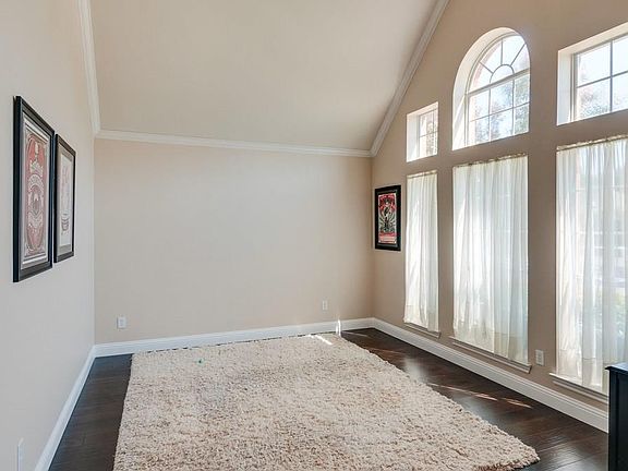 5th image of 740 Saint Andrews Ln