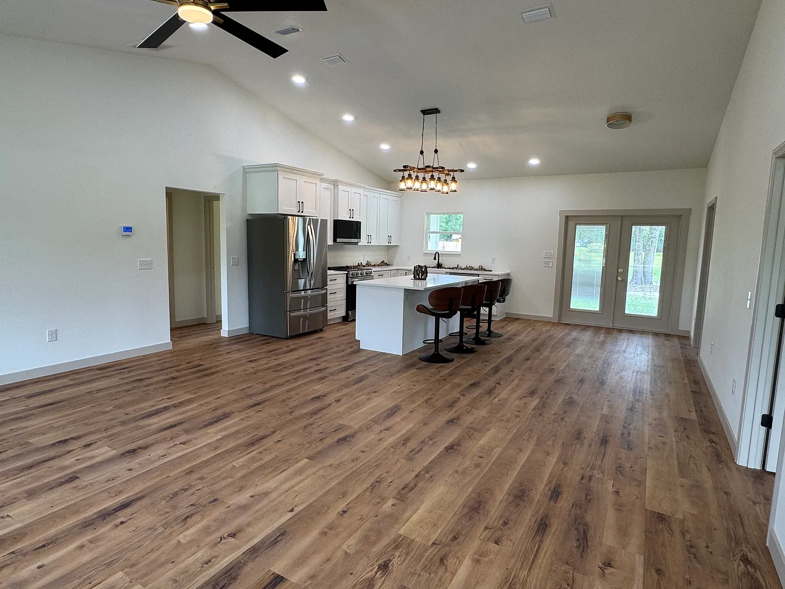 3 bed, 1500 sqft, $2,400 — Photo 2