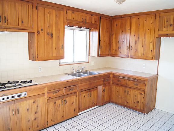 Kitchen cabinets are newly painted brown and include quartz counter tops and nice black splash. kitchen pics will be upgraded.