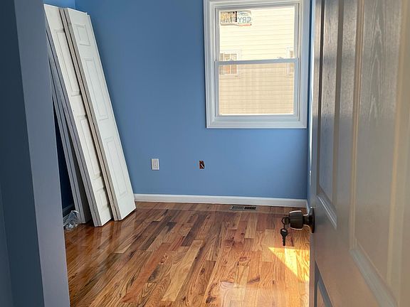 4th image of 130-19 Inwood St