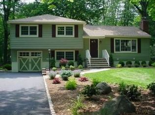 25 Crest Rd, Ramsey, NJ 07446