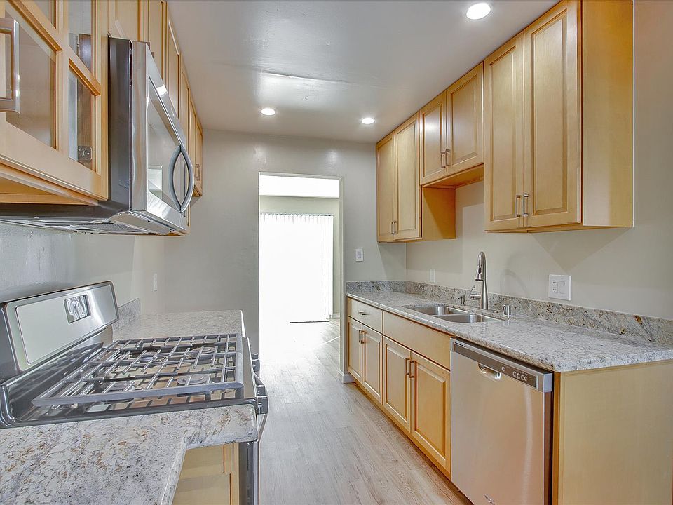1st image of 118 Carol Ct #28