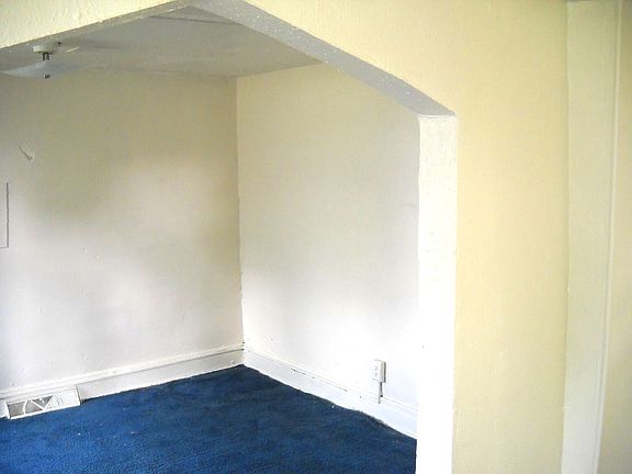 3rd image of 2320 Mackenna Ave