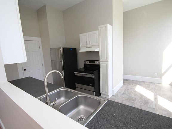5th image of 600 Hawthorne Ave Unit 1