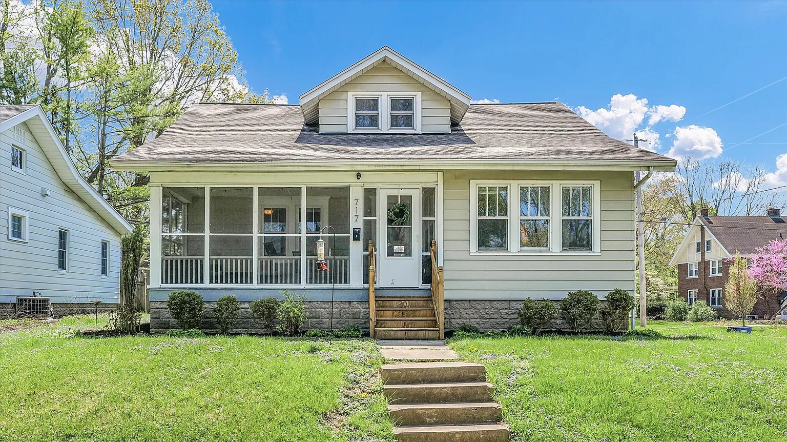 717 Arlington Ct photo 1