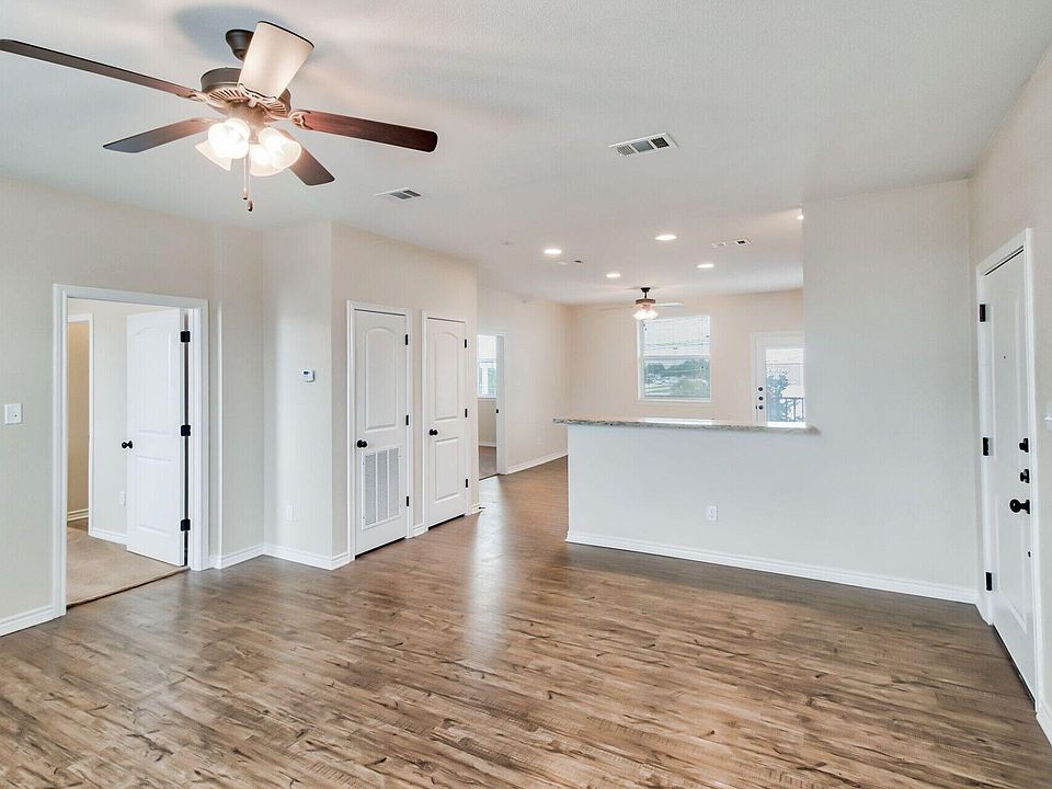 Falcon Point Condos - 1915 Dartmouth St College Station TX | Zillow