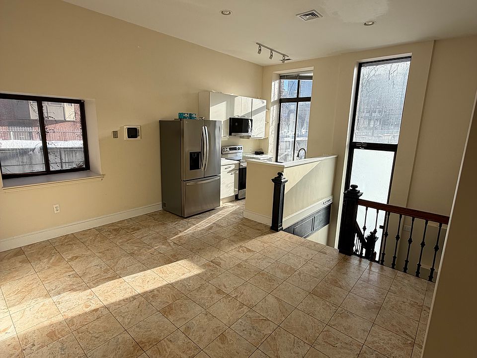 1st image of 108 Richmond St #1