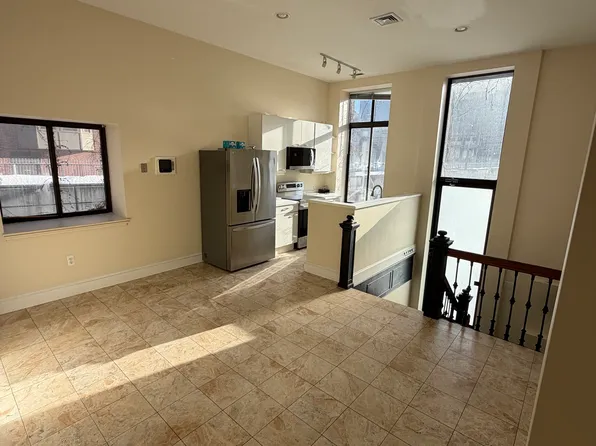 108 Richmond St #1, Boston, MA 02109