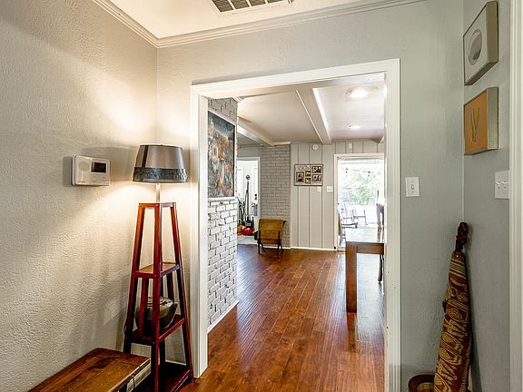 4th image of 1811 Lavonia Ln