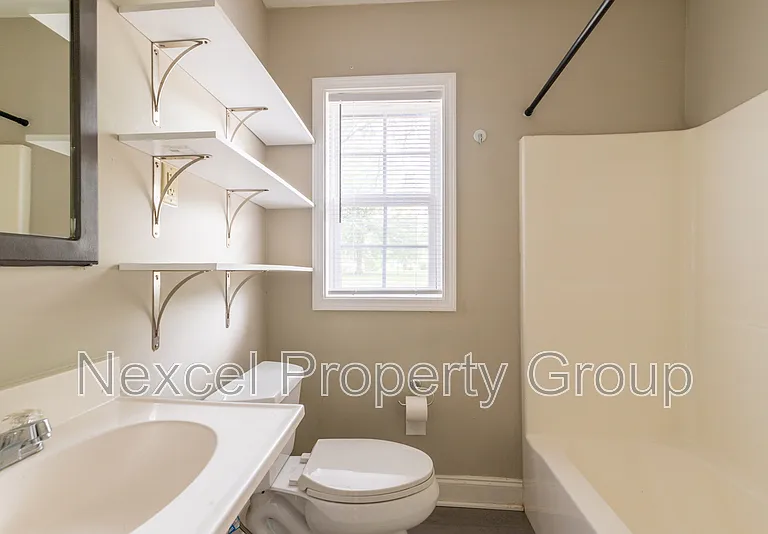 376 N Graham St — Photo 16