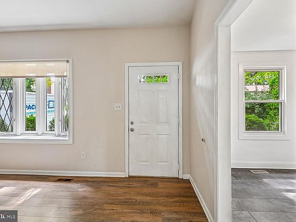 4th image of 724 Stafford Hill Dr