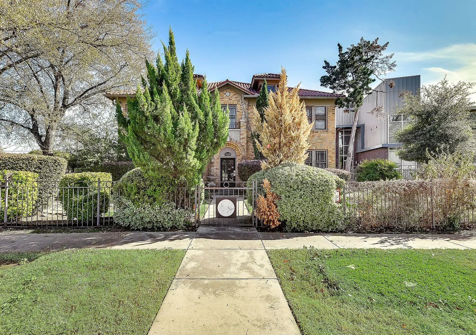 4928 Bryan — Photo 1