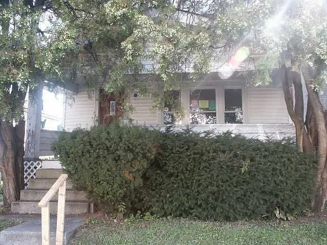 276 S Warren Ave photo 1