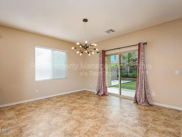 1544 E Hummingbird Way — Photo 9