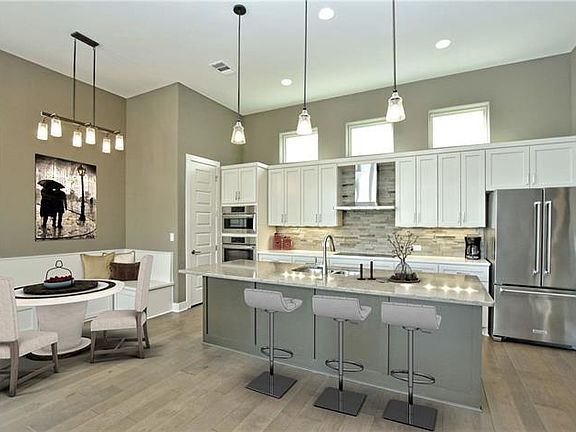 4th image of 13516 Galleria Cir
