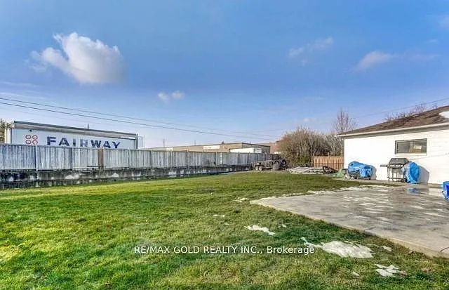 6 Monaco Ct — Photo 28