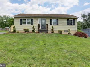 904 Fox Meadow Rd, Chambersburg, PA 17202