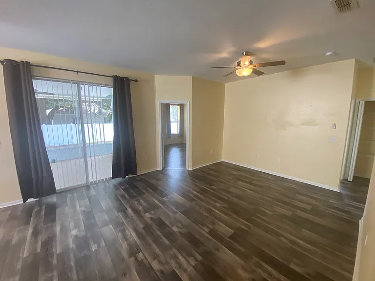 302 Bluff Pass Dr — Photo 4