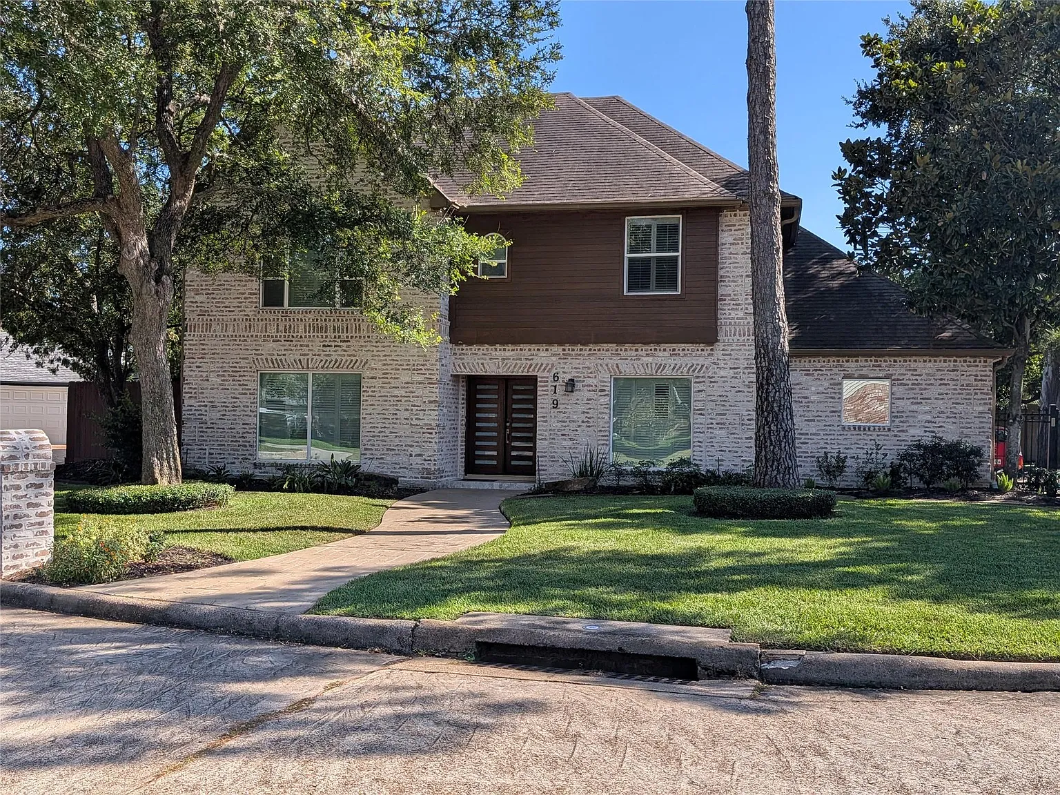 4 bed, 2.5 bath, 3264 sqft, $4,500 — Photo 1